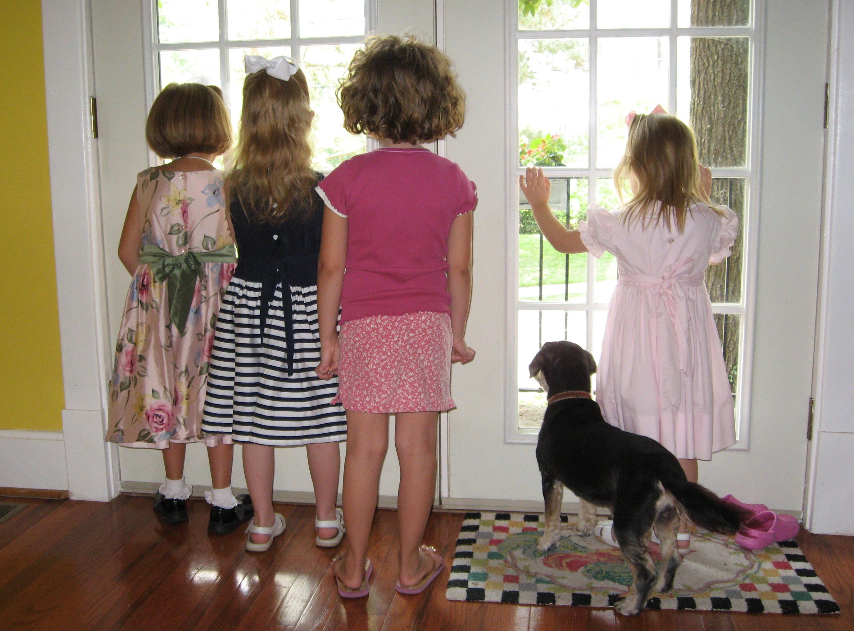 2007_08_05 Jane and friends waiting.jpg